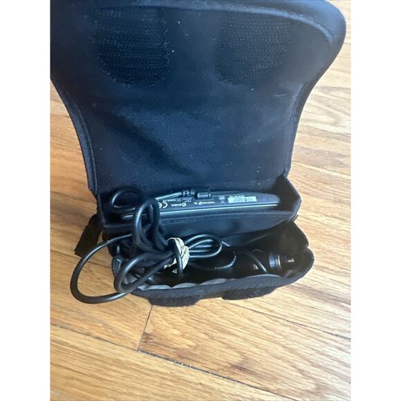 TomTom XL N14644 GPS Navigation Bundle & Charger. US Canada 310 Tested Works EUC - Picture 6 of 6